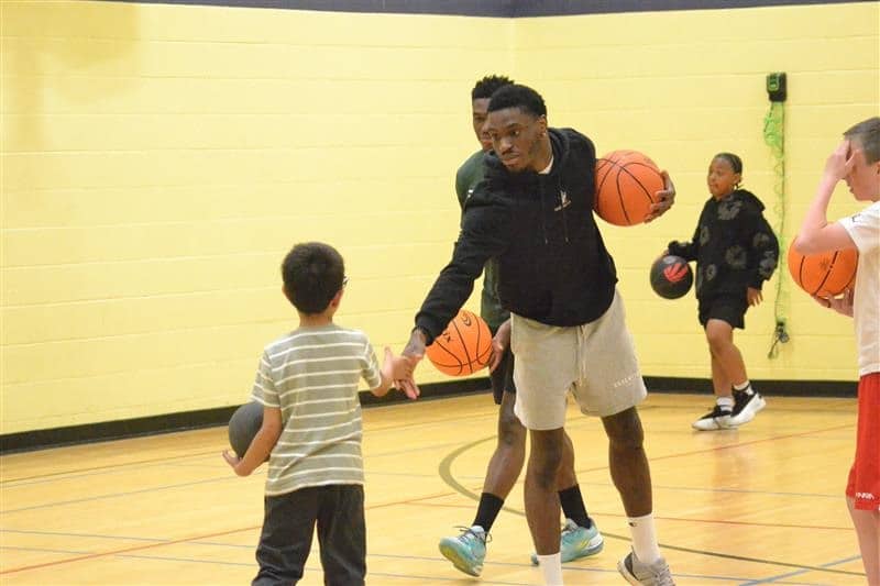 A Hoop Nation Facilitator high fives a participant